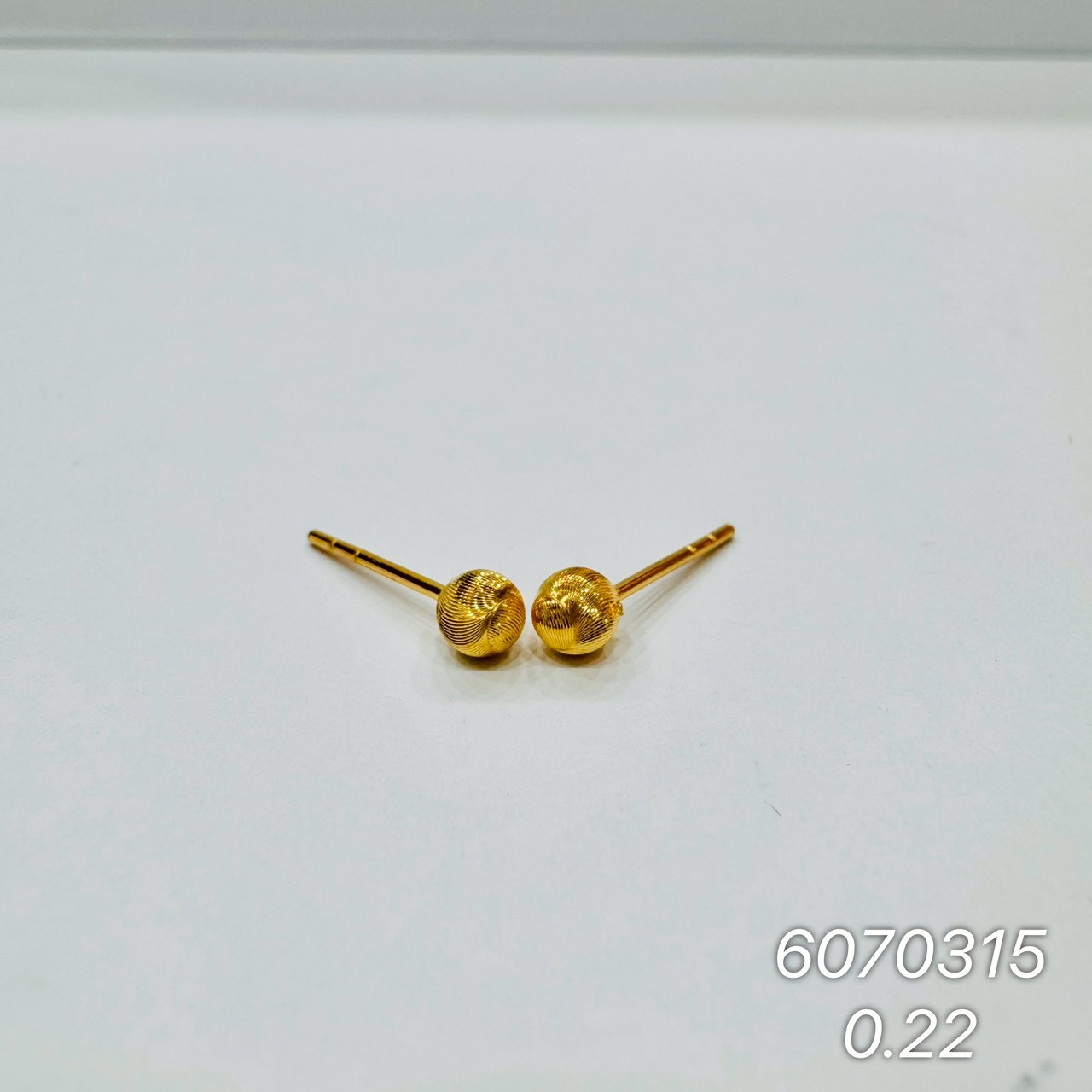 9999純金耳環 · 9999 純金耳環 · 金閃閃銀樓