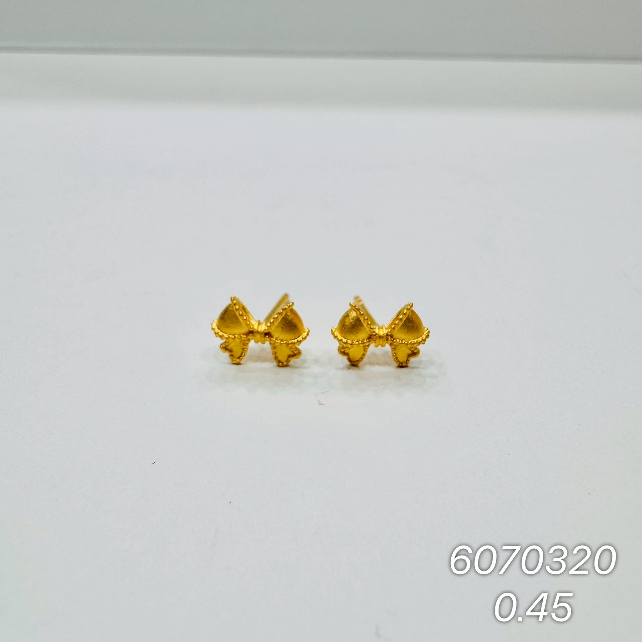 9999純金耳環 · 9999 純金耳環 · 金閃閃銀樓