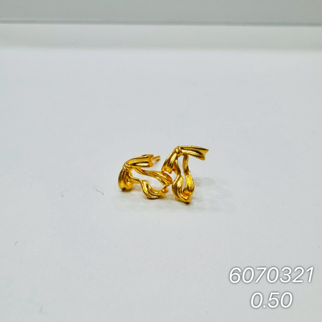 9999純金耳環 · 9999 純金耳環 · 金閃閃銀樓