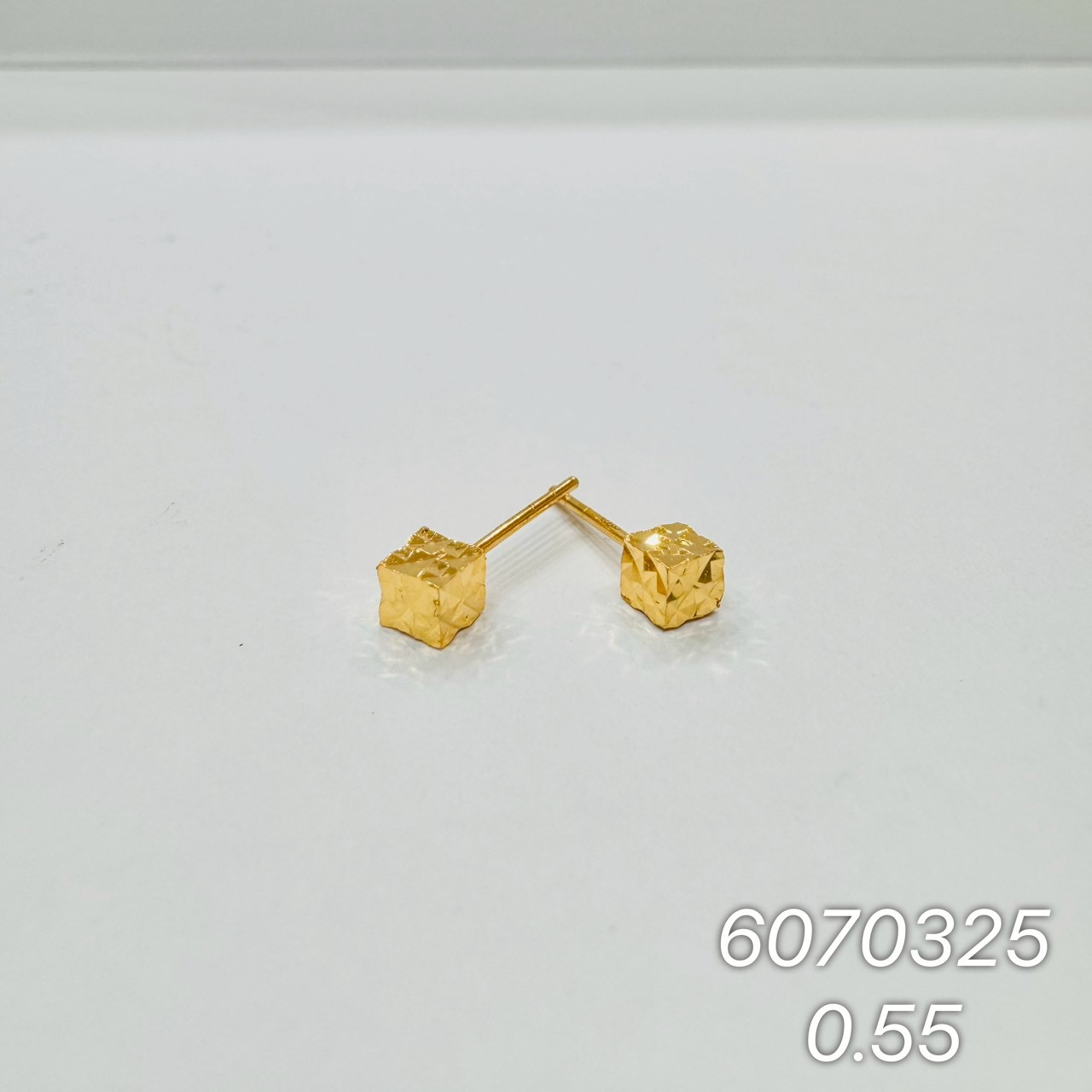 9999純金耳環 · 9999 純金耳環 · 金閃閃銀樓
