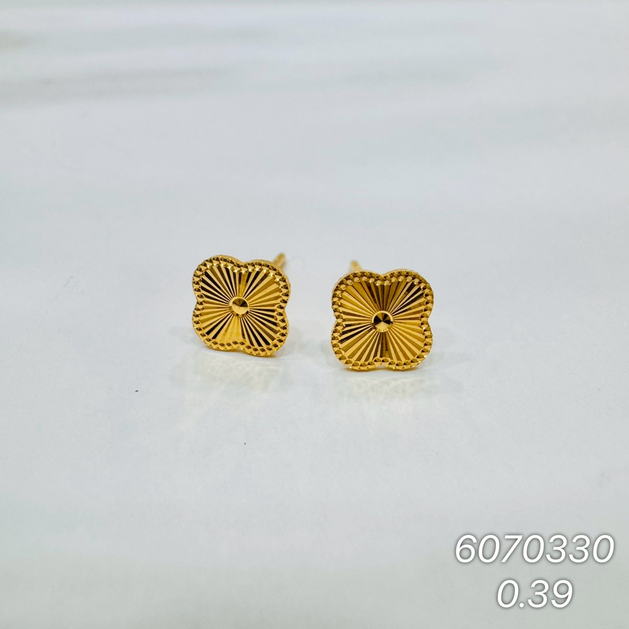 9999純金耳環 · 9999 純金耳環 · 金閃閃銀樓