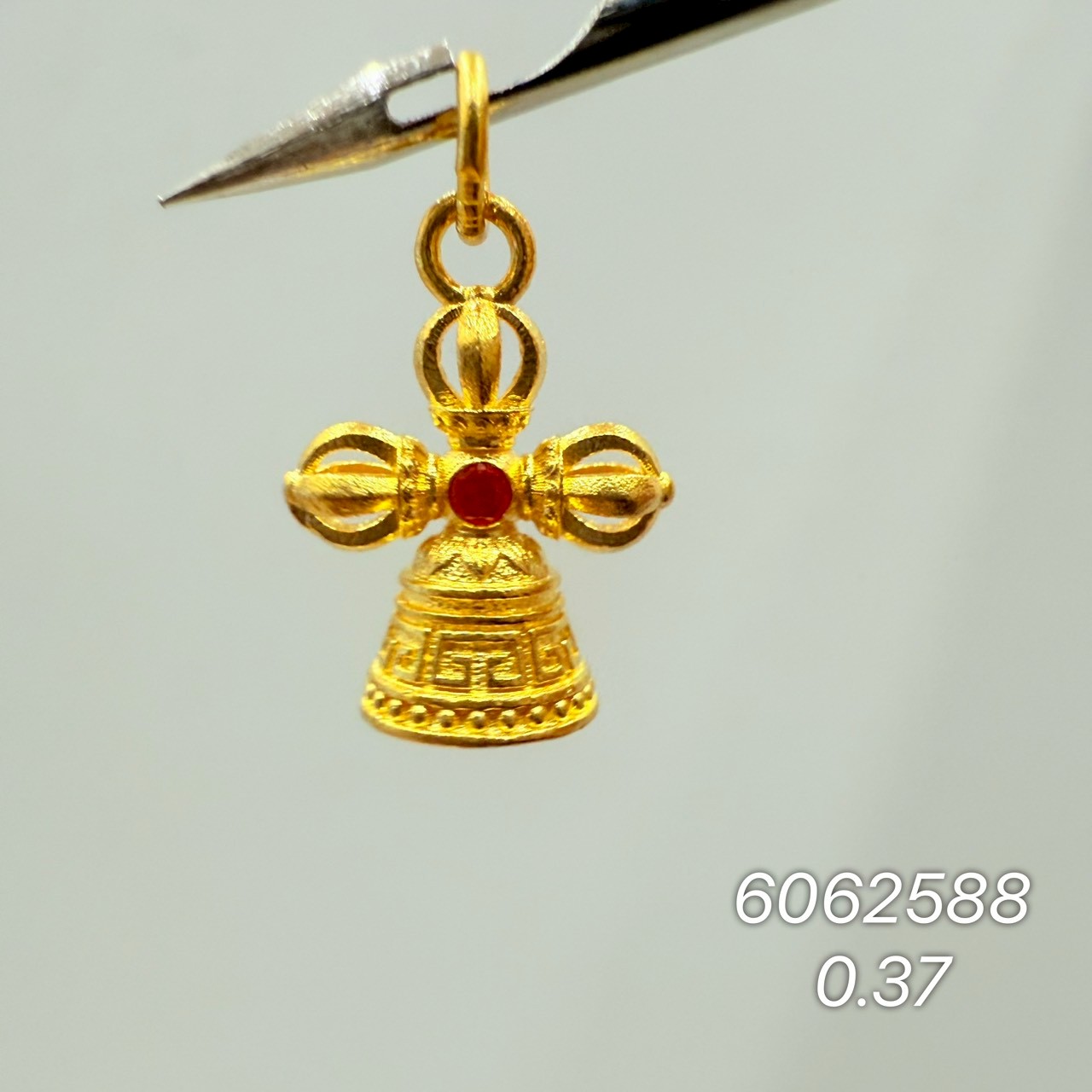 9999純金吊墜 · 9999 純金金飾 · 金閃閃銀樓