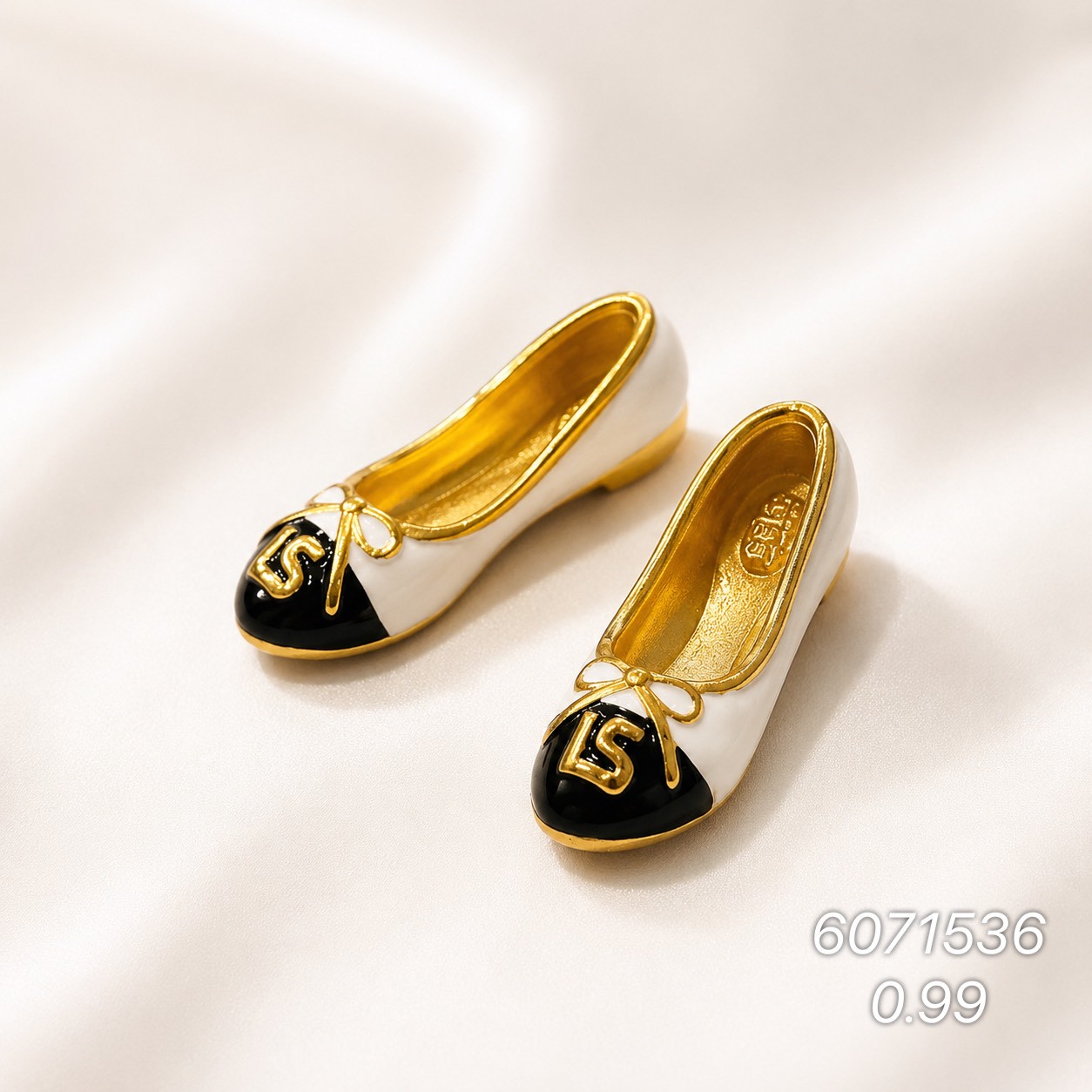 9999純金娃娃鞋擺件 · 9999 純金金飾 · 金閃閃銀樓