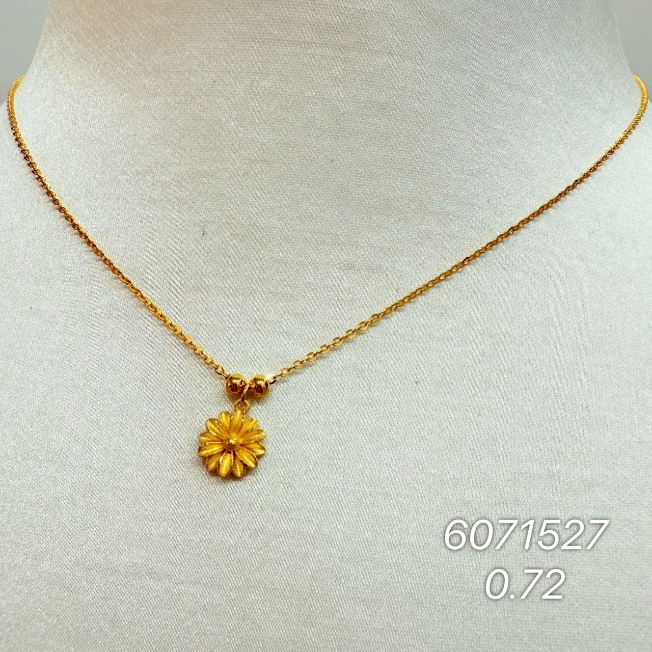 9999純金小菊花項鍊 · 9999 純金金飾 · 金閃閃銀樓