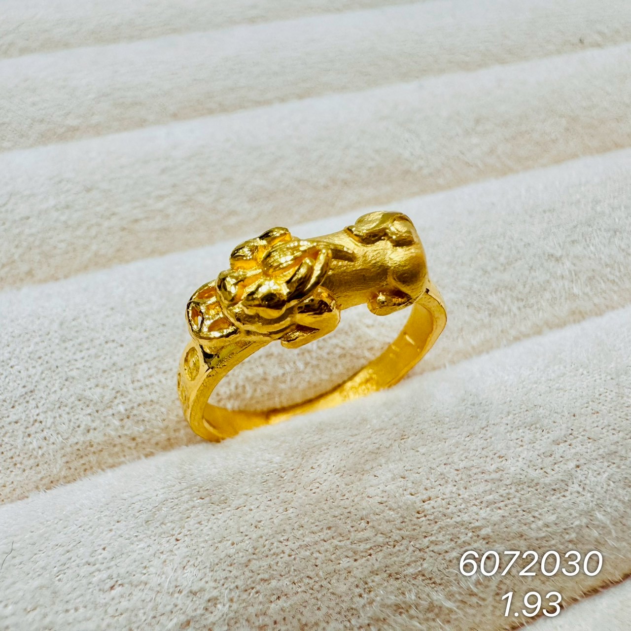 9999純金戒指 · 9999 純金戒指 · 金閃閃銀樓