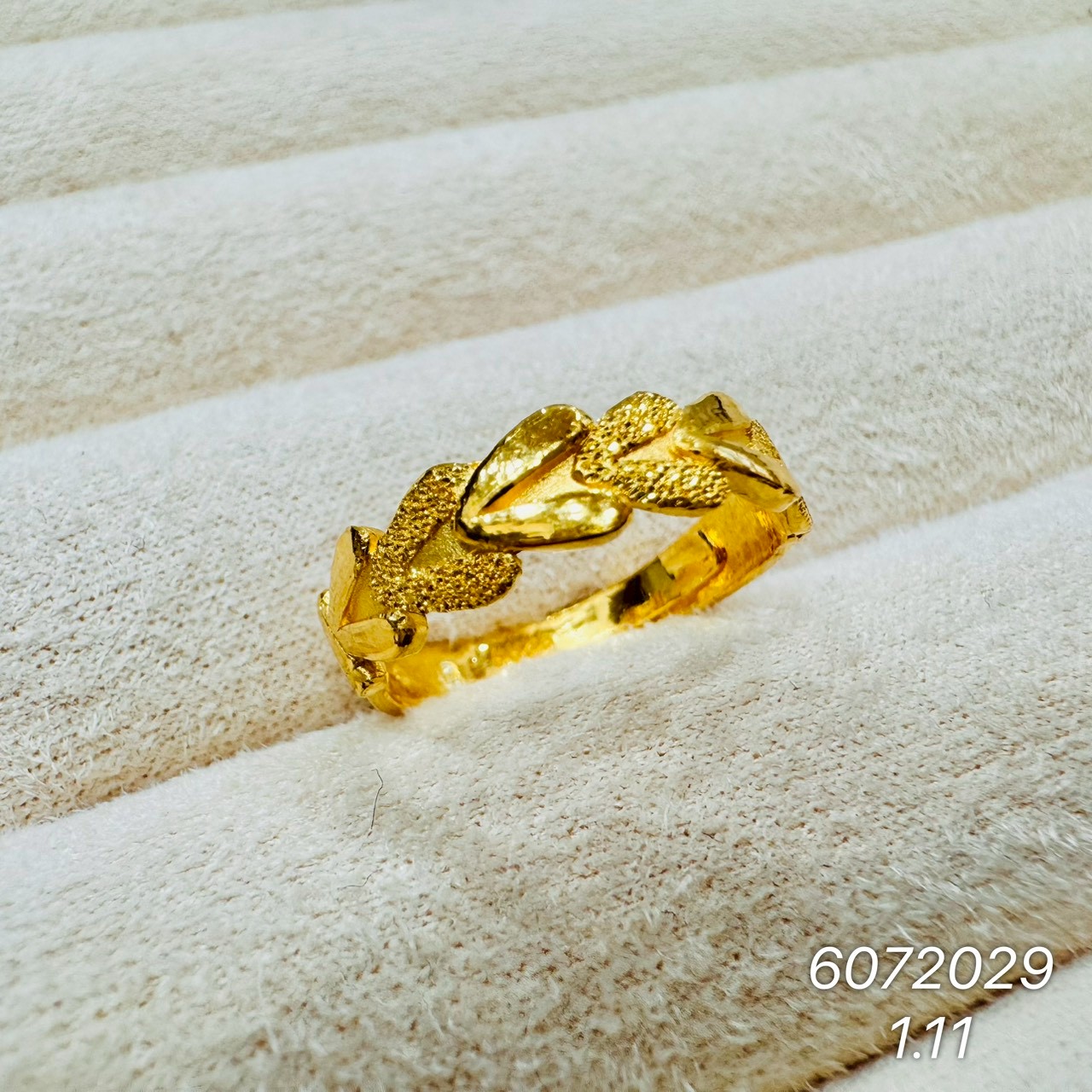 9999純金戒指 · 9999 純金戒指 · 金閃閃銀樓