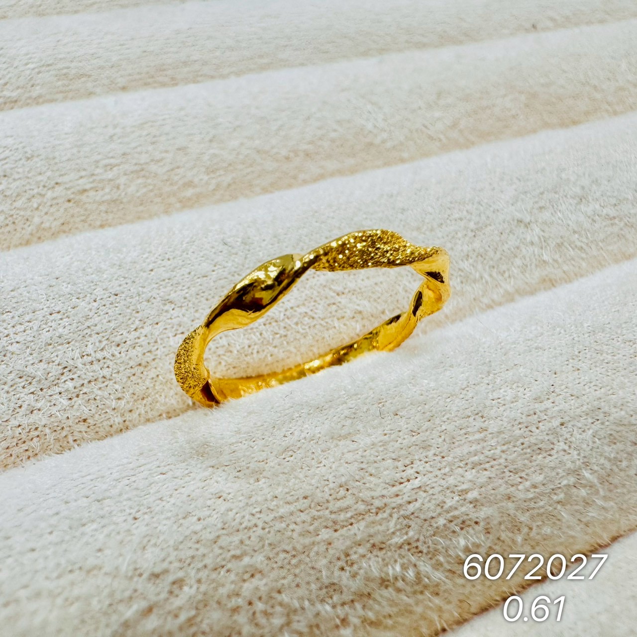 9999純金戒指 · 9999 純金戒指 · 金閃閃銀樓