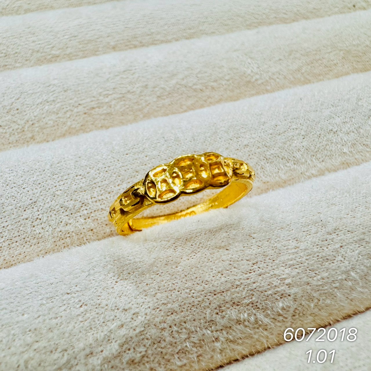 9999純金戒指 · 9999 純金戒指 · 金閃閃銀樓