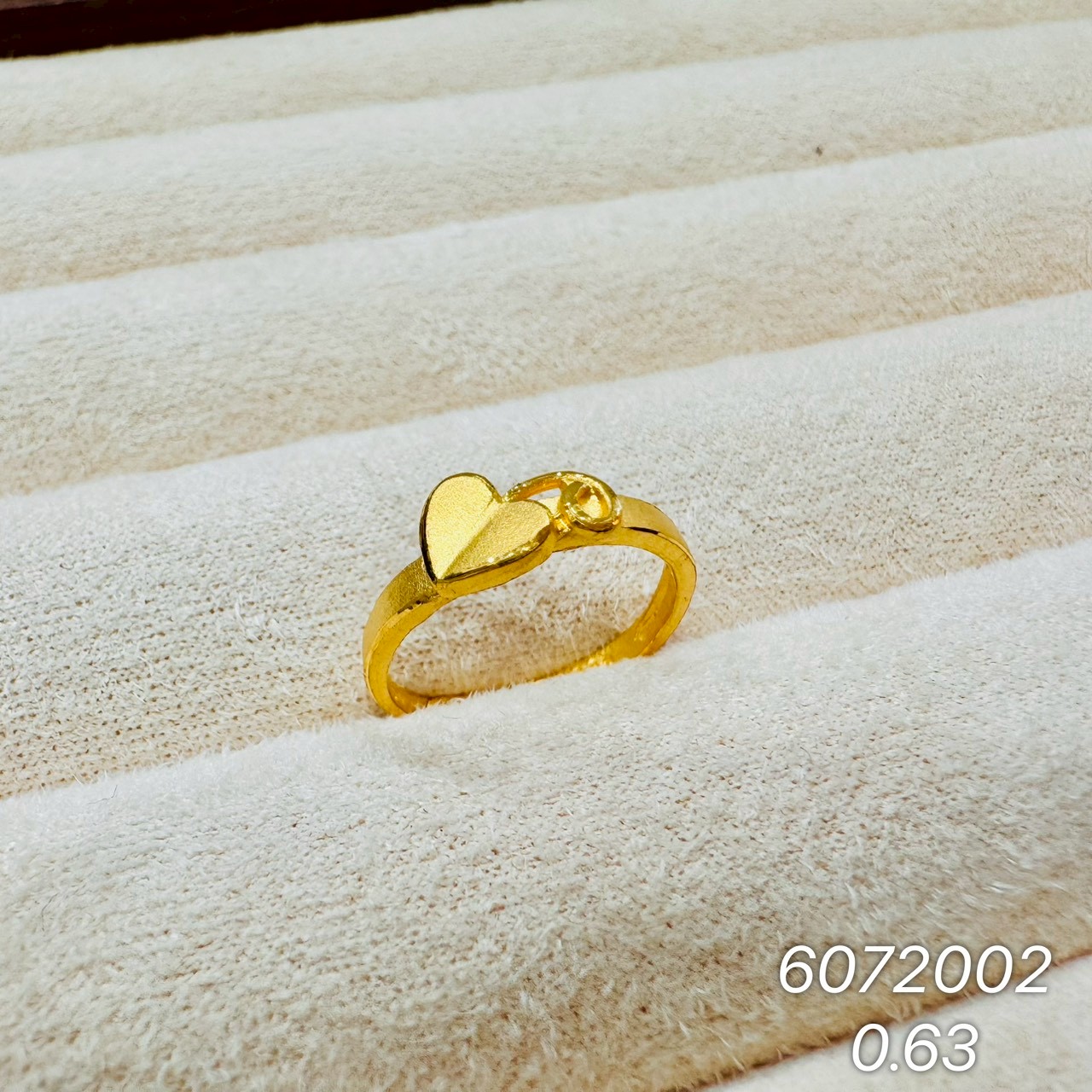 9999純金戒指 · 9999 純金戒指 · 金閃閃銀樓